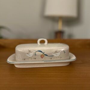 🕊️ Vintage Ceramic Butter Dish – Country Goose Folk Art Design 🪿 🧈